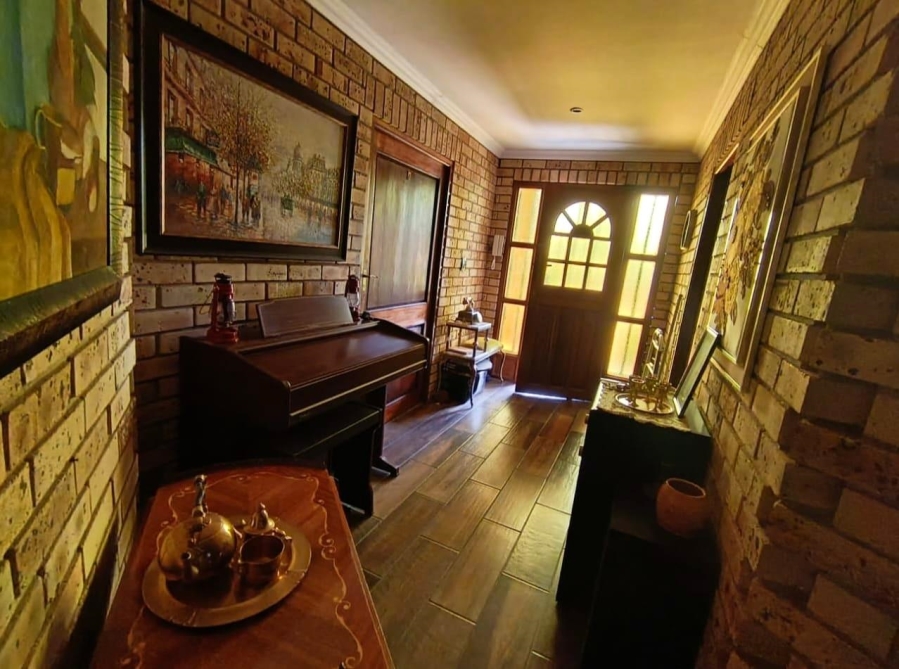 7 Bedroom Property for Sale in Langenhovenpark Free State